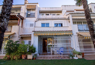 Casa Cluster venda em Playa de la Pobla de Farnals, Valencia. 